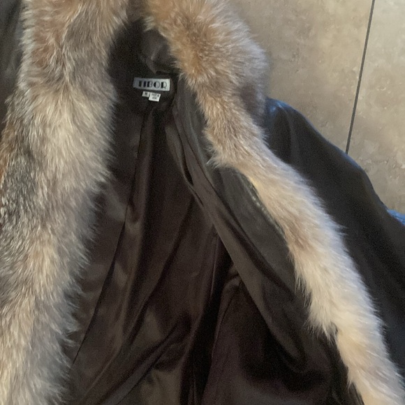 A beautiful vintage leather and fur jacket - Picture 10 of 15